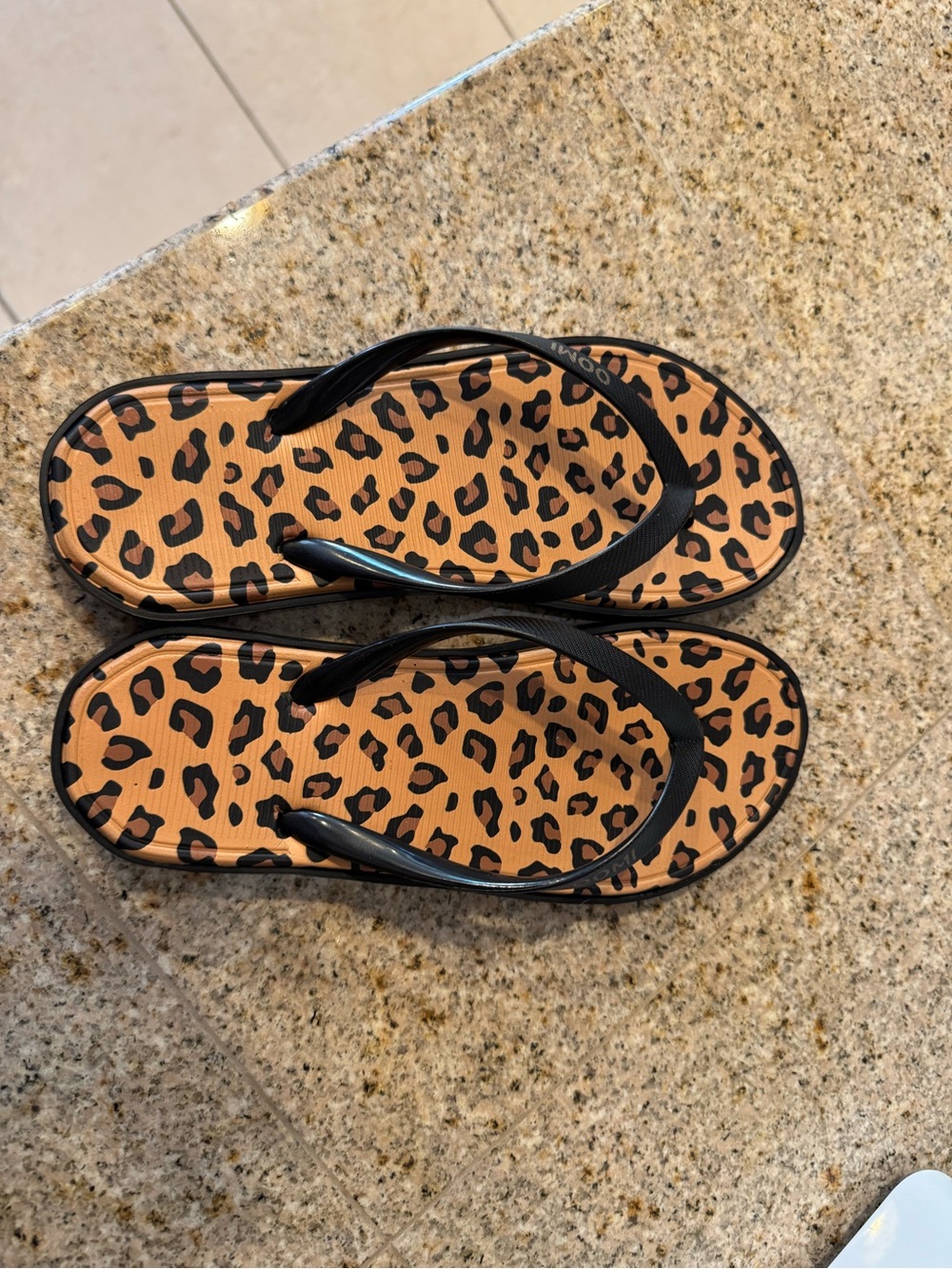 Leopard Print Flip Flop Sandals - Black Straps